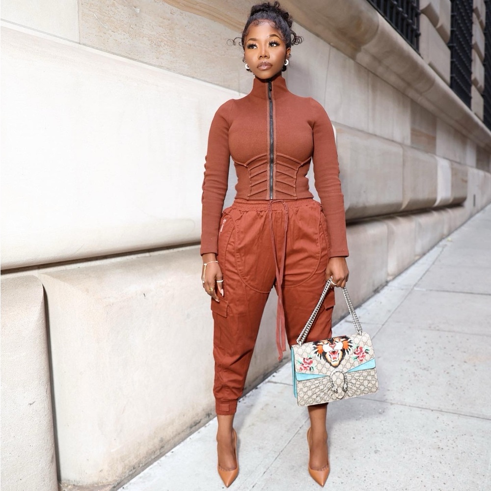 Meet your Posher, Zanura